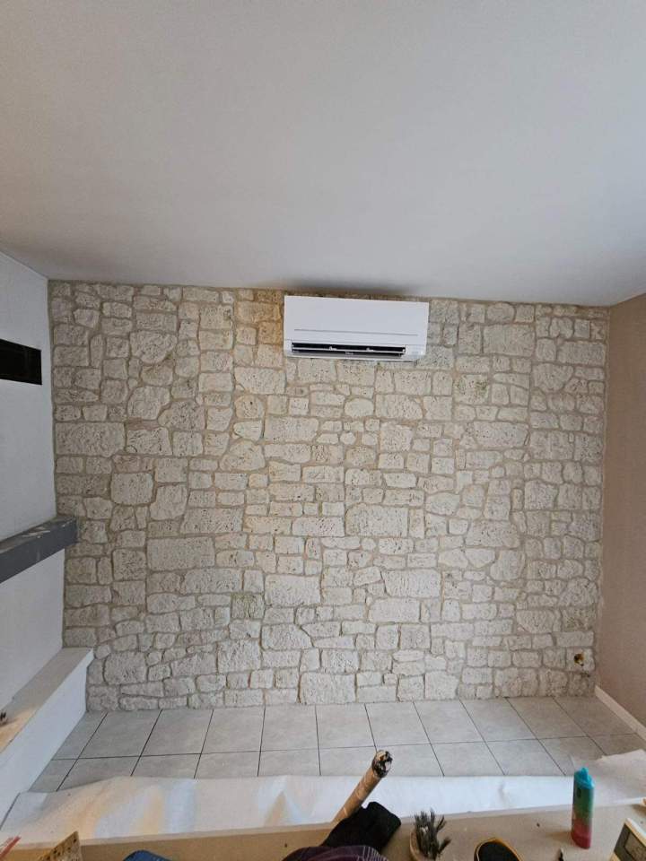 Mur intérieur en pierre Tours