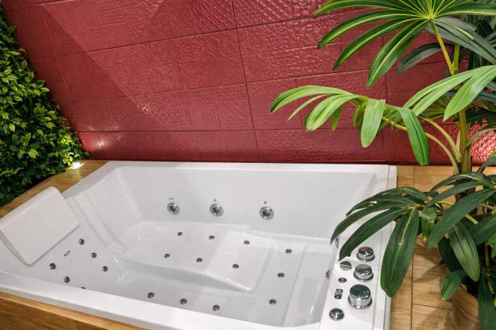 Jacuzzi spa Tours
